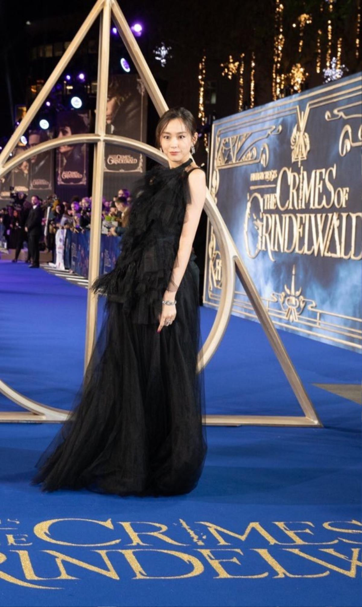 Sai lầm trầm trọng của 'Fantastic Beasts 2' ở Anh: Đăng hình sao Nhật và nói là Kim Soo Hyun (Claudia Kim) tại buổi công chiếu phim Ảnh 2