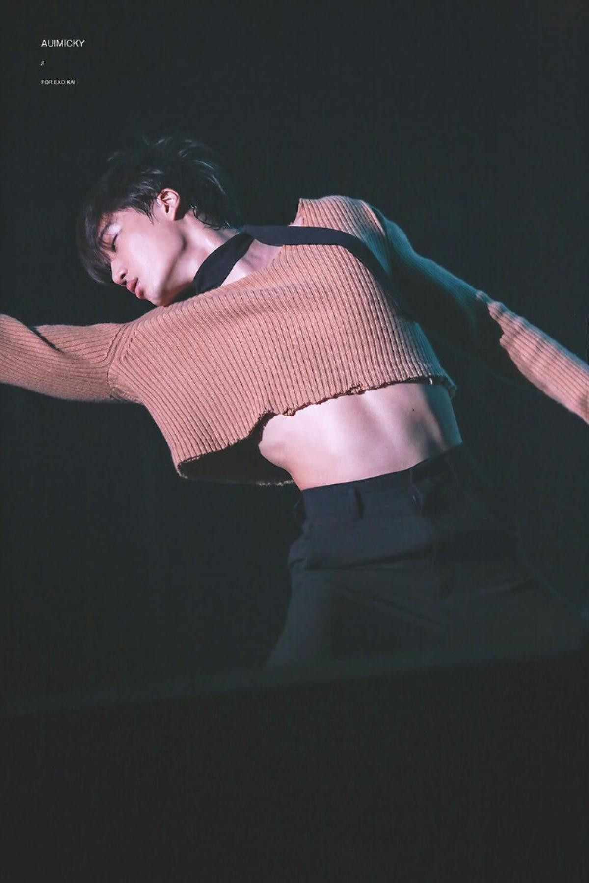 Cơ bụng săn chắc của Kai (EXO) lấp ló dưới áo crop top làm fan 'chảy máu mũi' Ảnh 6