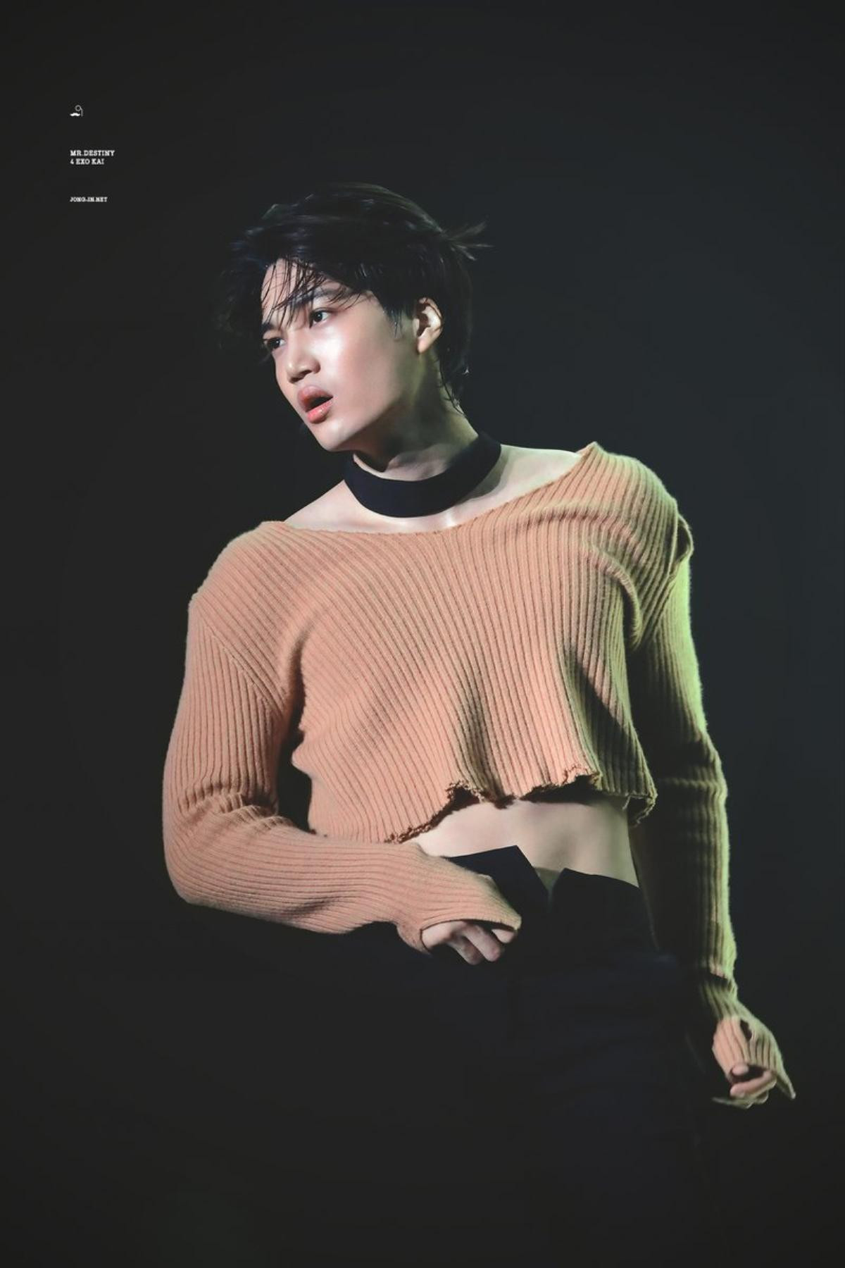 Cơ bụng săn chắc của Kai (EXO) lấp ló dưới áo crop top làm fan 'chảy máu mũi' Ảnh 7