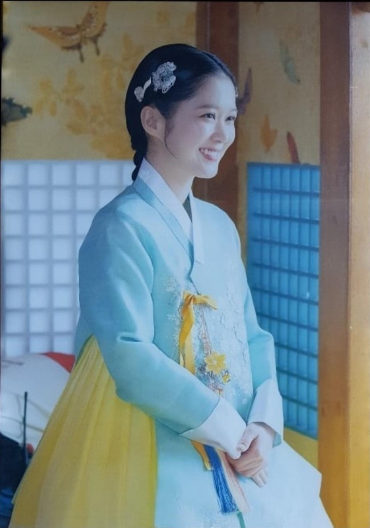 Hoàng hậu Jang Nara 'rắc thính' với loạt ảnh trẻ đẹp tựa gái 20 ở phim trường 'The Last Empress' Ảnh 10