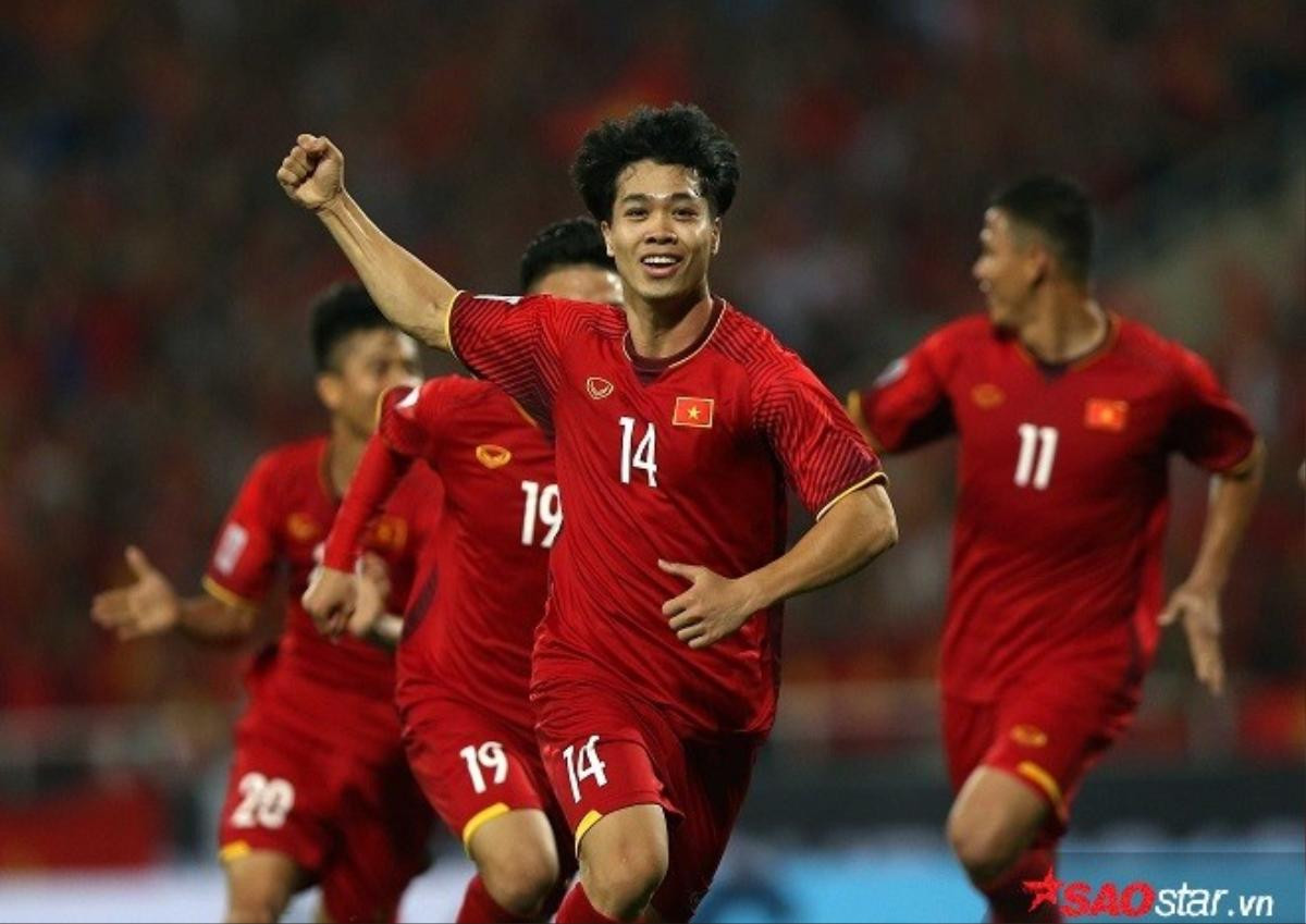 Từ chuyện Công Phượng bị cầu thủ Malaysia đánh nguội 'dã man': Vì sao khó áp dụng V.A.R tại AFF Cup 2018? Ảnh 1