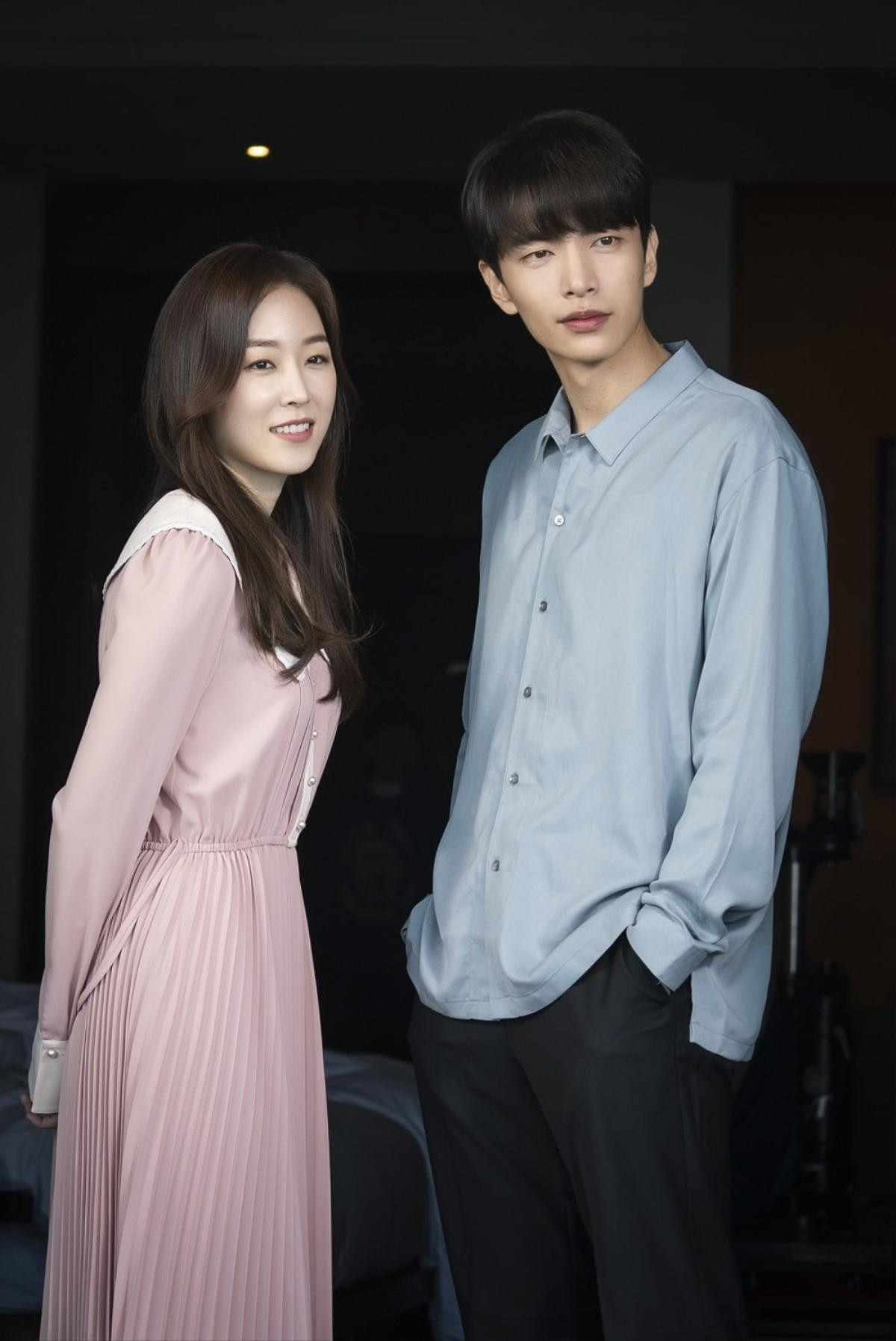 'The Beauty Inside' chuẩn bị kết thúc, ngắm qua ảnh hậu trường 'ngôn tình' Seo Hyun Jin và Lee Min Ki Ảnh 6