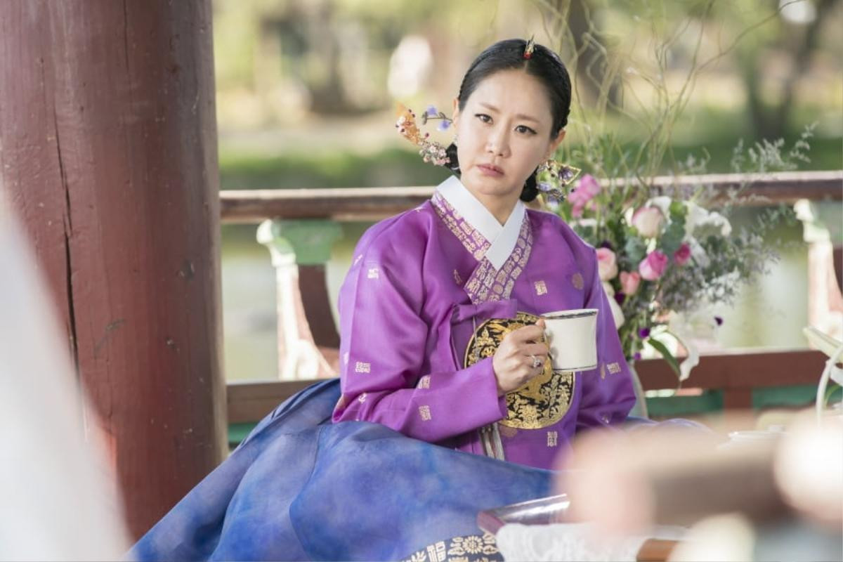 'The Last Empress': Hoàng thái hậu Shin Eun Kyung sẽ khiến Jang Nara khổ sở trốn thâm cung Ảnh 4