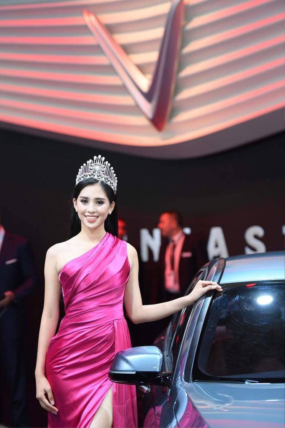 Trần Tiểu Vy là những ‘bộ cánh’ màu hồng ấn tượng tại Miss World 2018 Ảnh 2