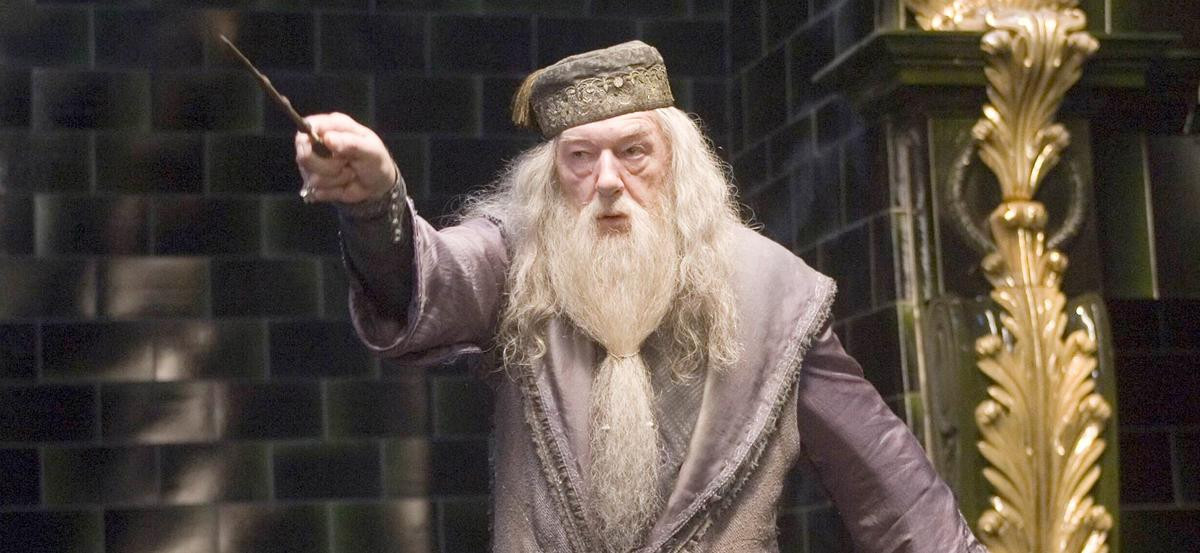 Kiểm tra gia đình cụ Dumbledore, xuất thân của cậu bé Credence thực hư thế nào trong 'Fantastic Beasts 2'? Ảnh 1