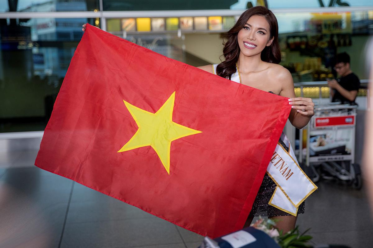 Lên đường tới Miss Supranational 2018, Minh Tú gây tắc nghẽn tại sân bay Ảnh 5