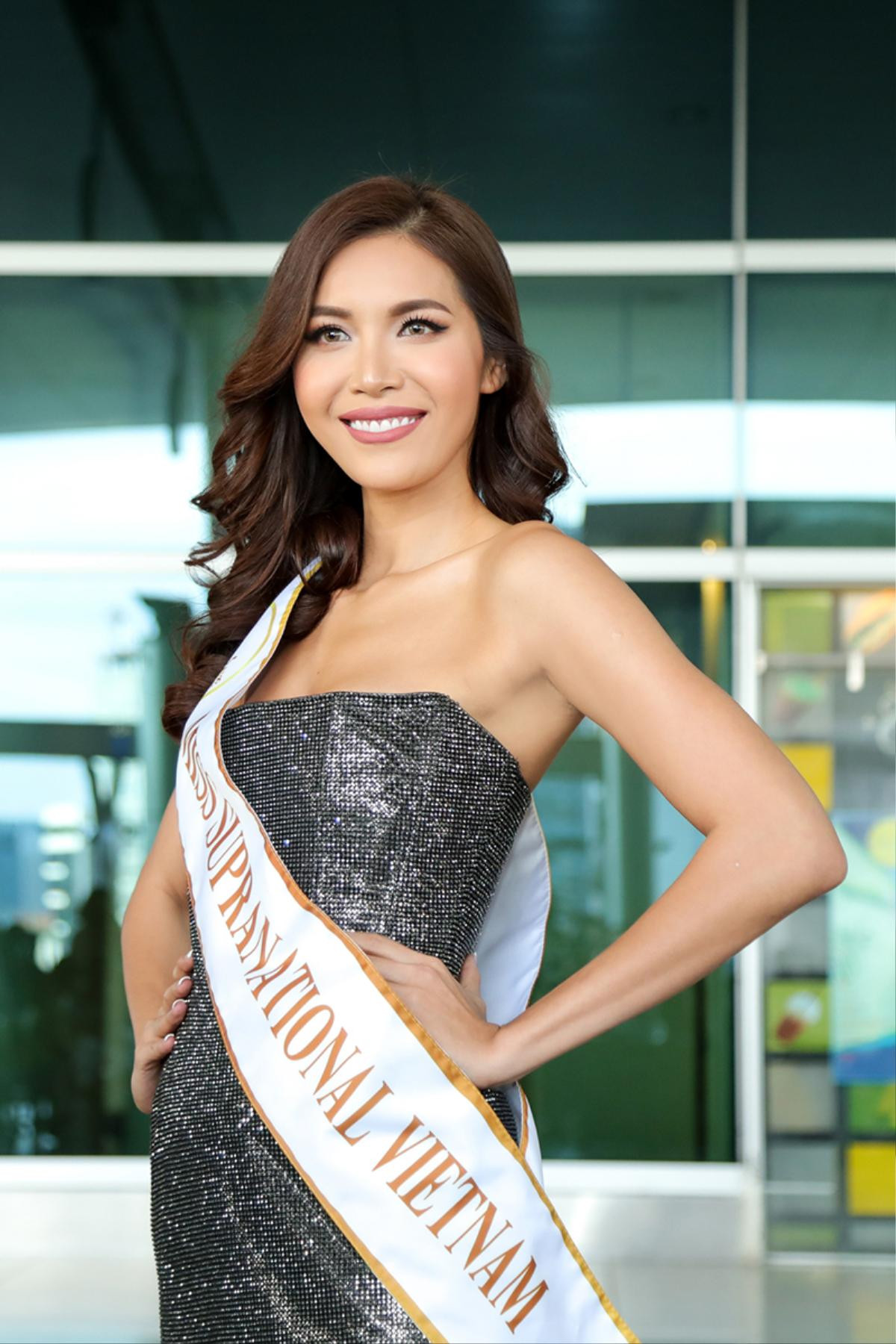 Lên đường tới Miss Supranational 2018, Minh Tú gây tắc nghẽn tại sân bay Ảnh 3