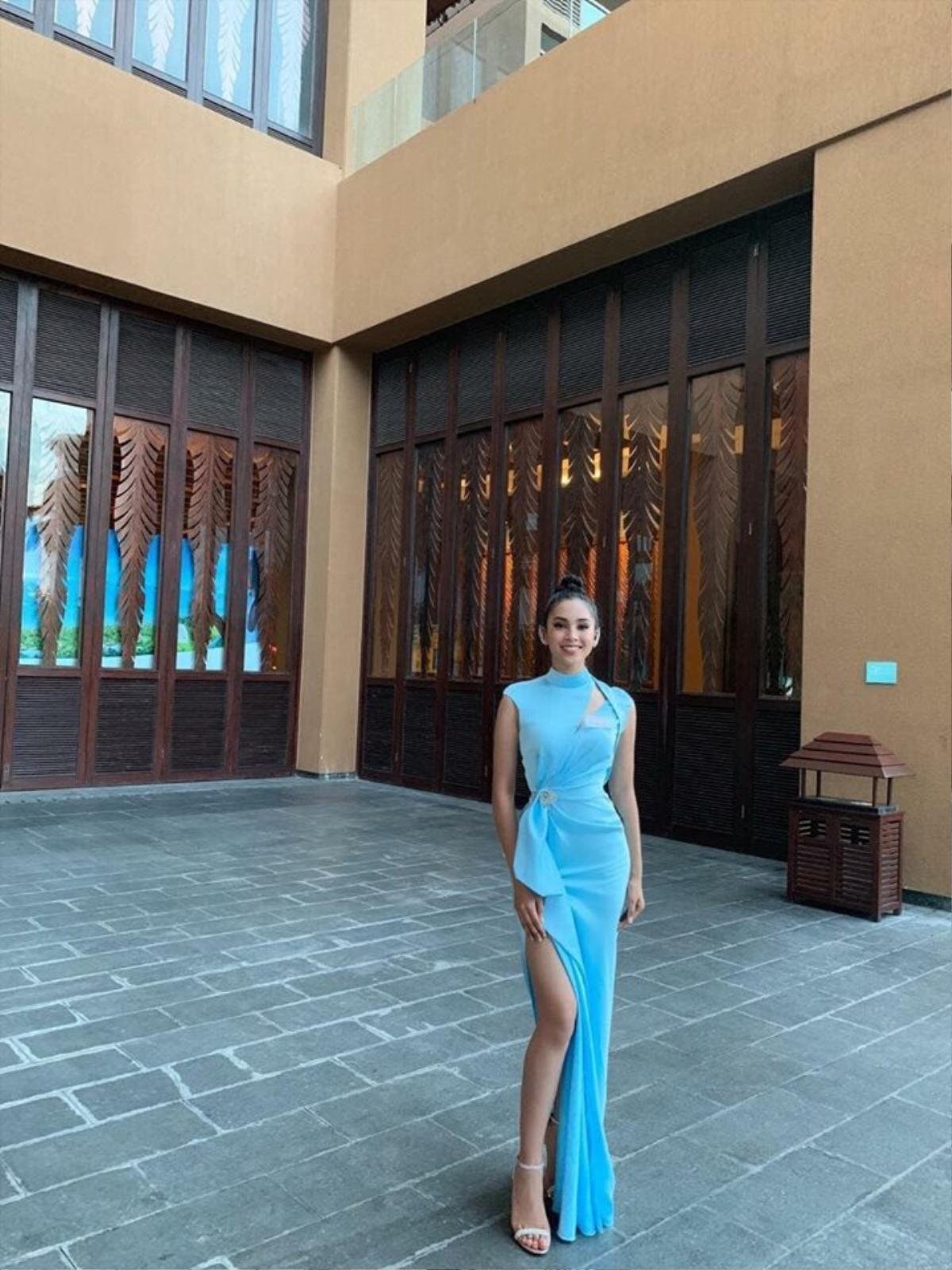 Khoe trọn đường cong như nữ thần, Tiểu Vy 'lọt mắt xanh' bà chủ tịch Miss World Ảnh 2