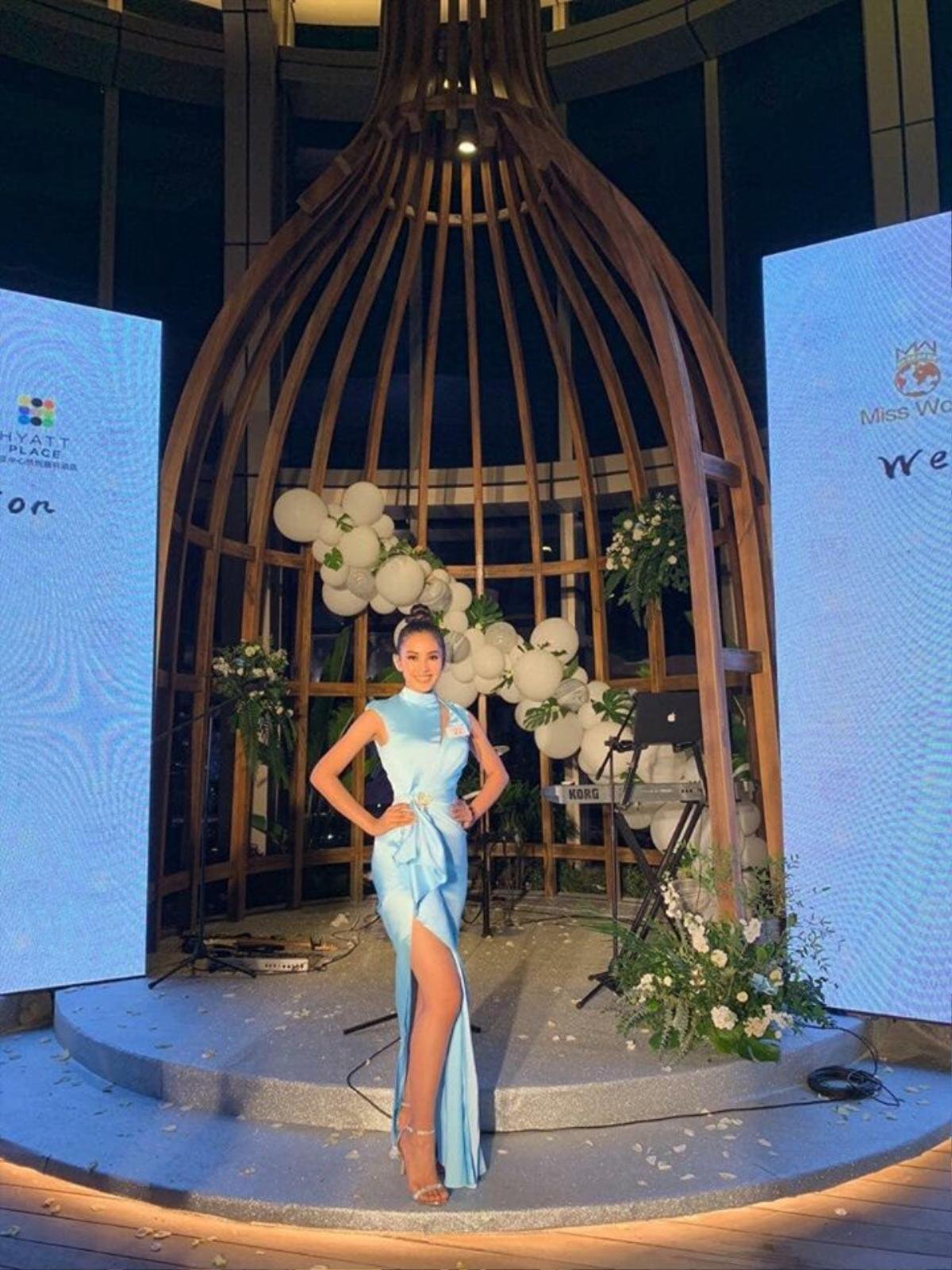 Khoe trọn đường cong như nữ thần, Tiểu Vy 'lọt mắt xanh' bà chủ tịch Miss World Ảnh 3