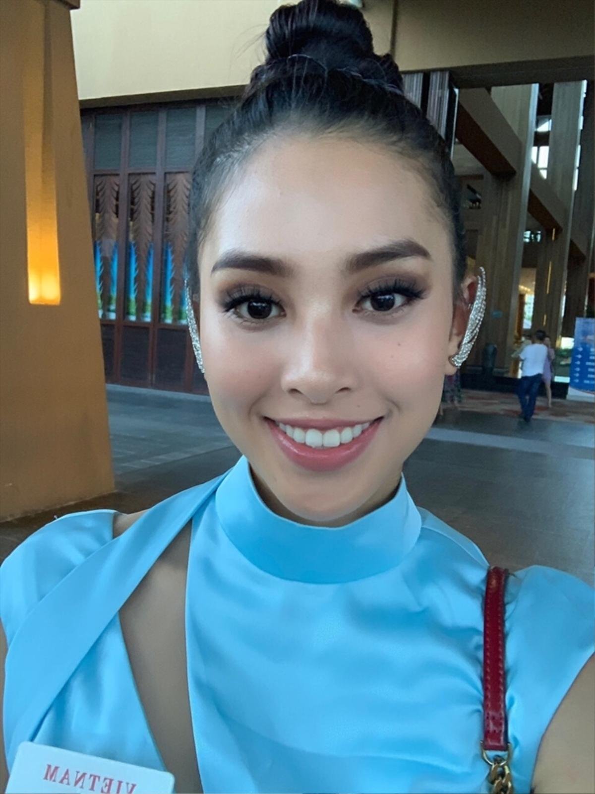 Khoe trọn đường cong như nữ thần, Tiểu Vy 'lọt mắt xanh' bà chủ tịch Miss World Ảnh 6