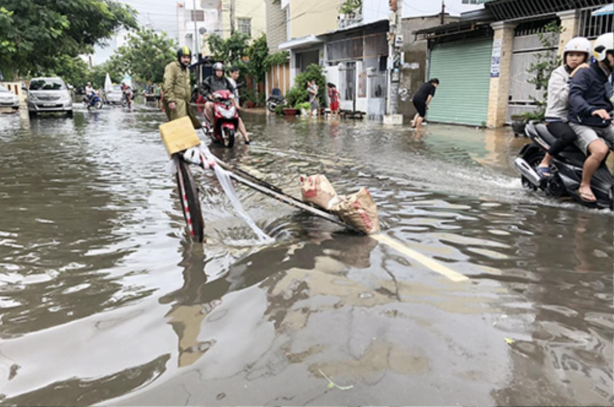 Vì sao Nha Trang ngập nặng, sạt lở nghiêm trọng? Ảnh 2