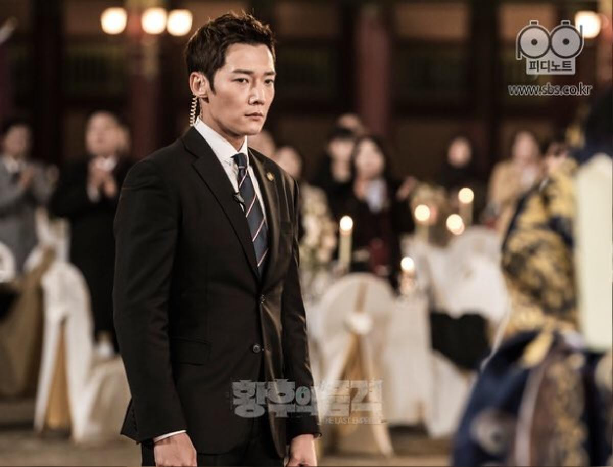 Choi Jin Hyuk gặp tai nạn trong khi quay 'The Last Empress', có thể sẽ không tham gia họp báo cùng Jang Nara và Shin Sung Rok Ảnh 4