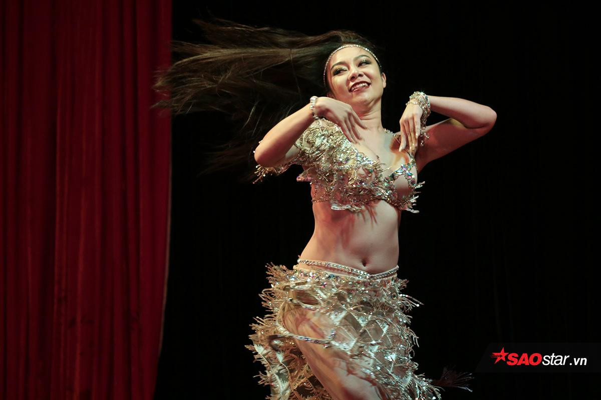 Tri ân ngày nhà giáo Việt Nam 20/11: Cô giáo belly dance Hà thành tung bộ ảnh khoe hình thể cực 'bốc lửa' Ảnh 5