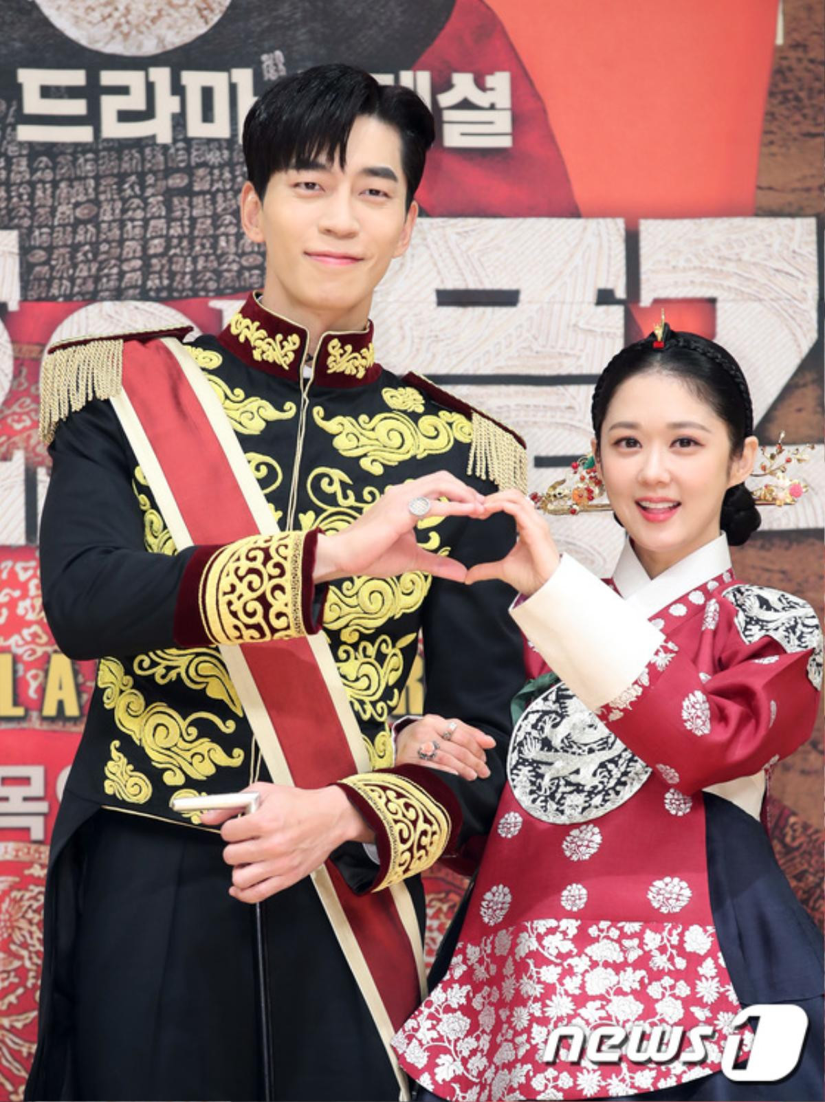 Họp báo 'The Last Empress': Sau khi xem 'Vì sao đưa anh tới', Jang Nara nghĩ Shin Sung Rok là người xấu ở ngoài đời Ảnh 1