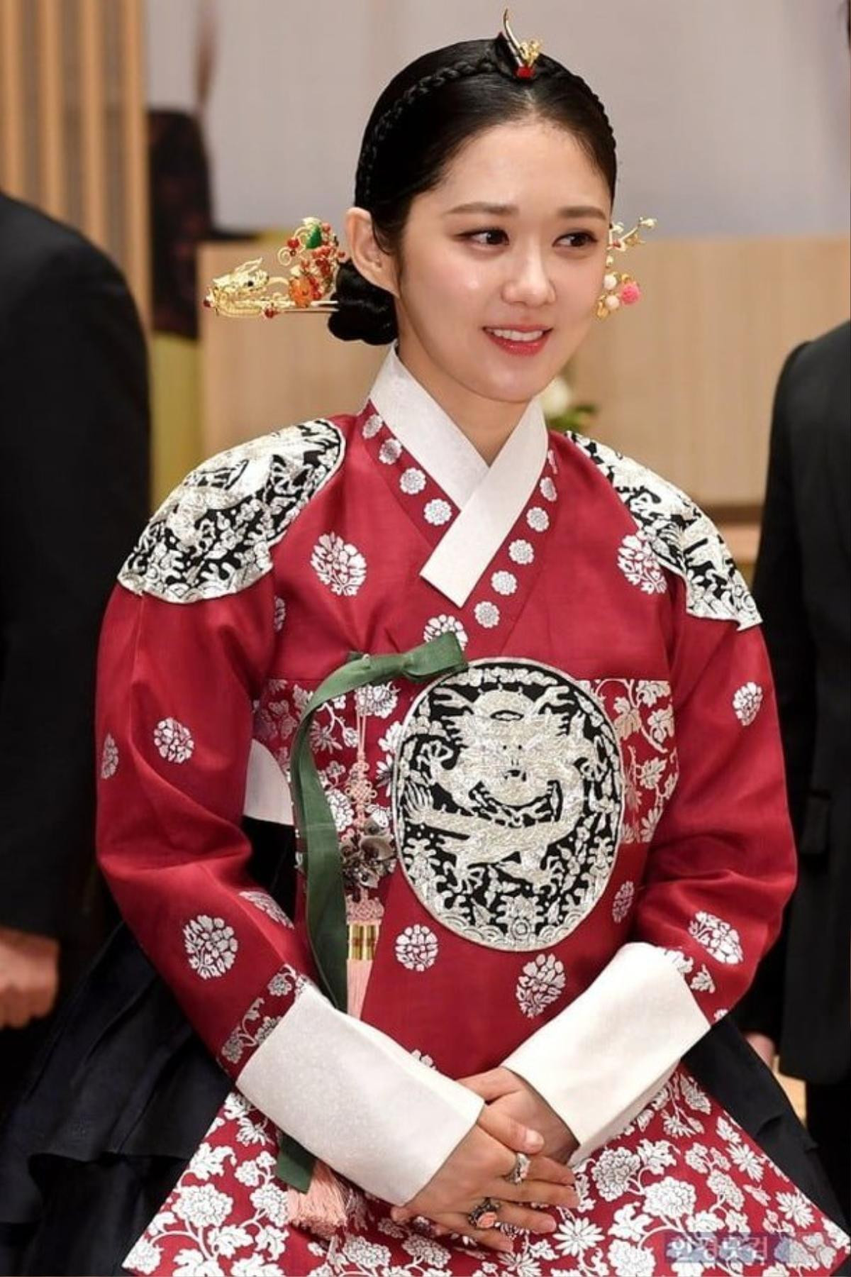 Jang Nara 'hớp hồn' với vẻ ngoài trẻ đẹp tại họp báo 'The Last Empress', khán giả Hàn khen ngợi hết lời Ảnh 3