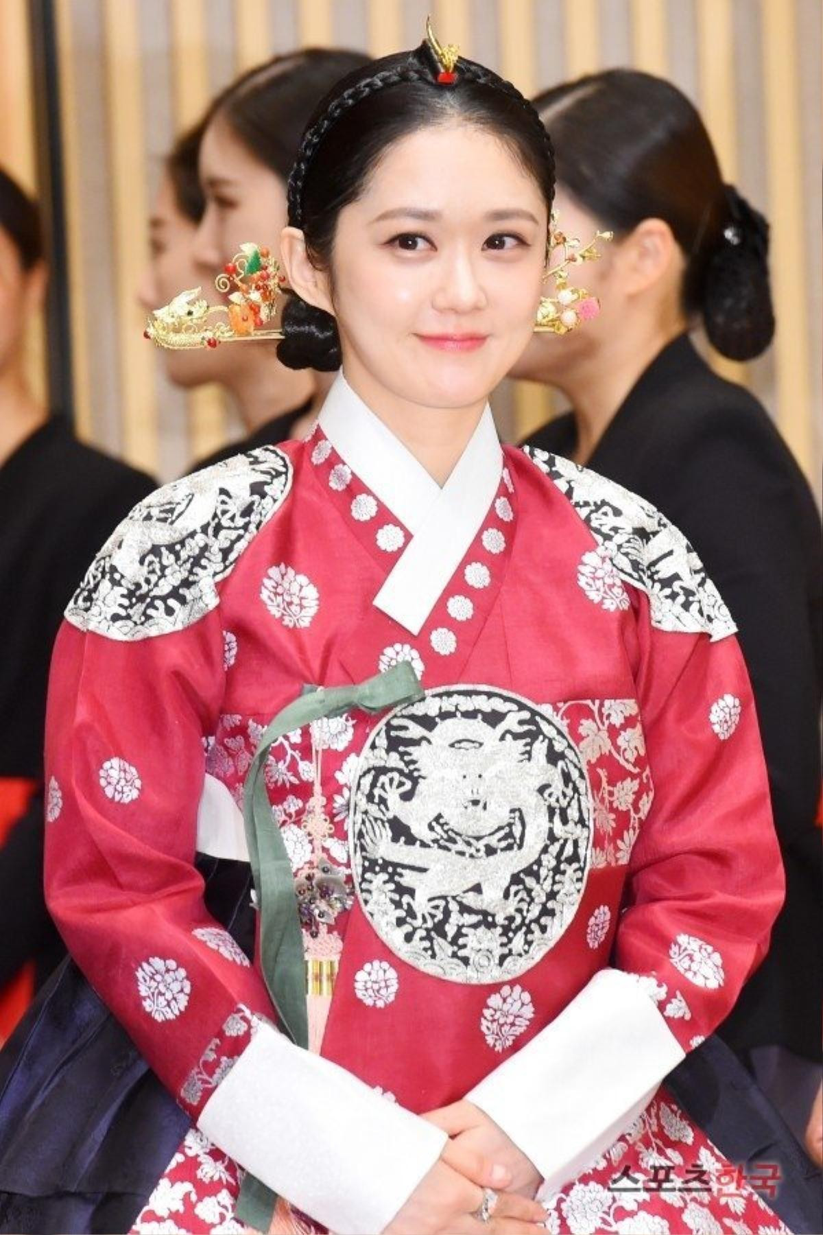 Jang Nara 'hớp hồn' với vẻ ngoài trẻ đẹp tại họp báo 'The Last Empress', khán giả Hàn khen ngợi hết lời Ảnh 7