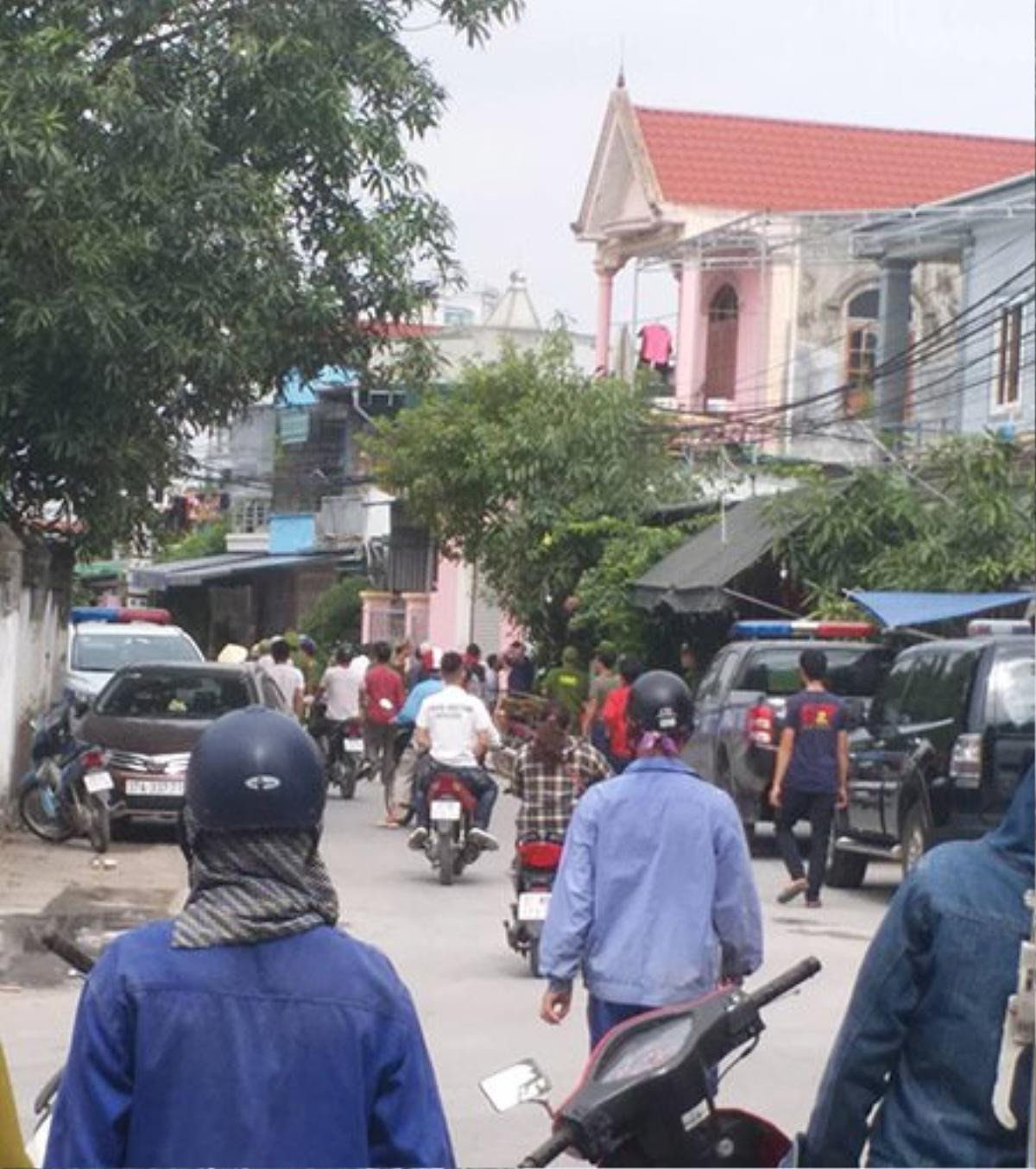 'Chí Phèo' ôm cháu bé hơn 1 tuổi thả từ mái nhà xuống đất: Nạn nhân nghi là con đối tượng, may mắn không bị thương Ảnh 1