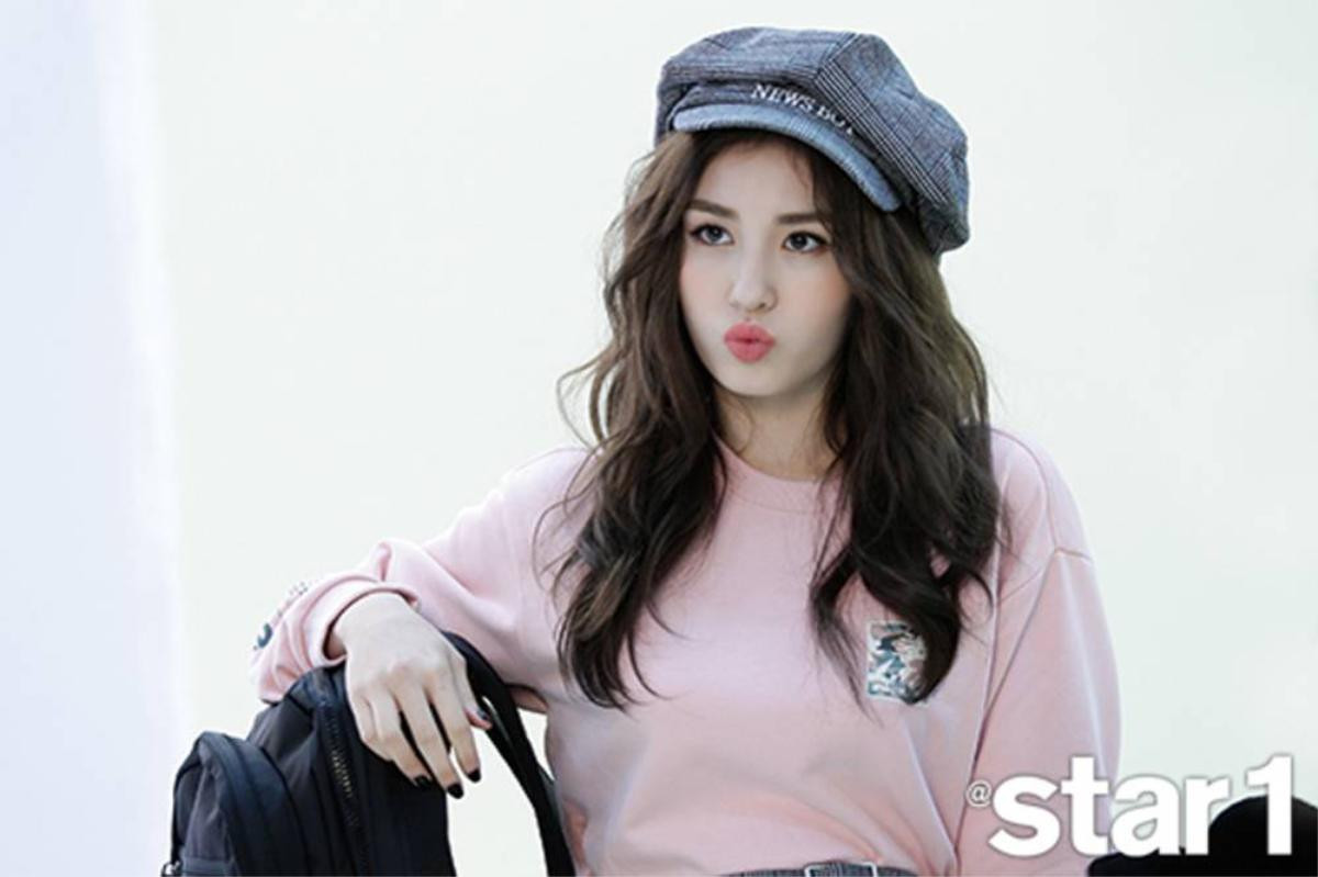 Somi debut solo, Knets chế giễu: 'Ít ra Chungha còn nhảy được, còn cô này thì có gì?' Ảnh 1