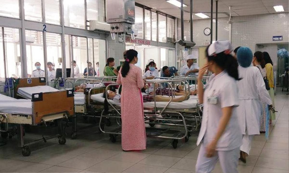 Vụ sập giàn giáo khiến 25 học sinh bị thương lúc làm lễ 20-11: Đã tìm ra nguyên nhân chính thức Ảnh 2