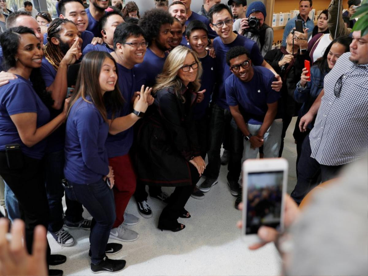 'Nữ tướng’ của Apple chẳng biết nhiều về công nghệ nhưng nhận lương cao gấp đôi CEO Tim Cook Ảnh 18