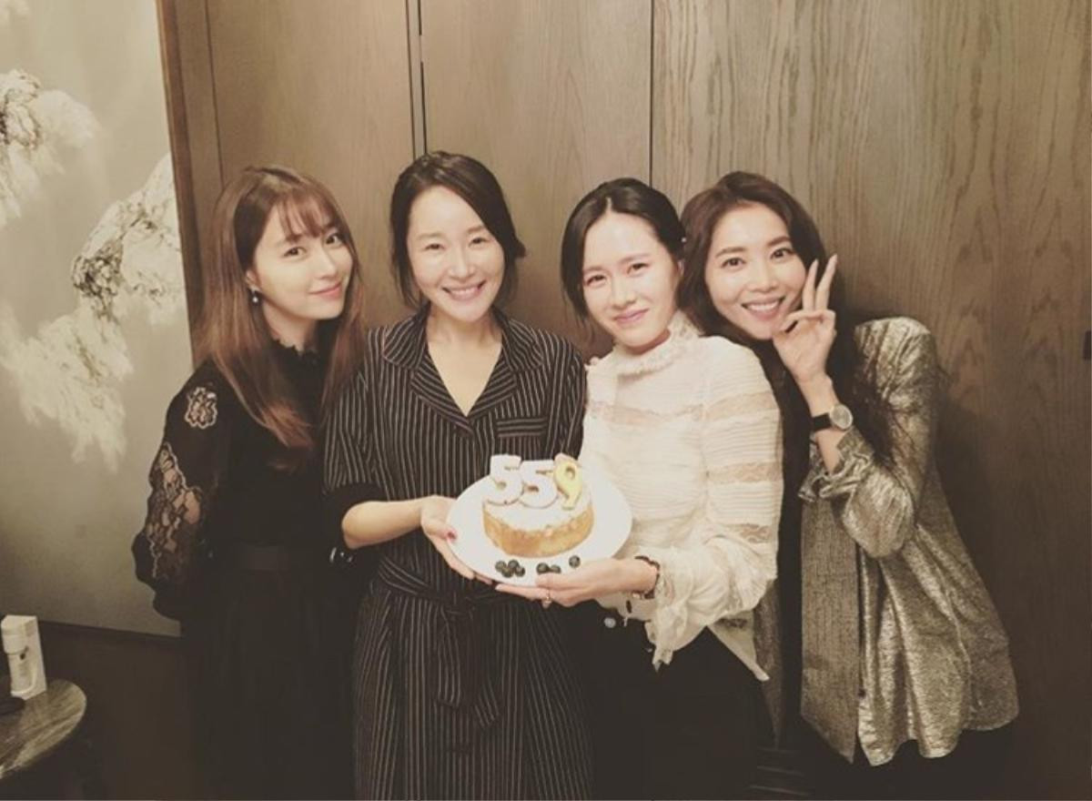 Hội bạn thân Son Ye Jin - Gong Hyo Jin và Lee Min Jung tụ họp tại sinh nhật Oh Yoona, vắng mặt 'phu nhân K2' Ảnh 17