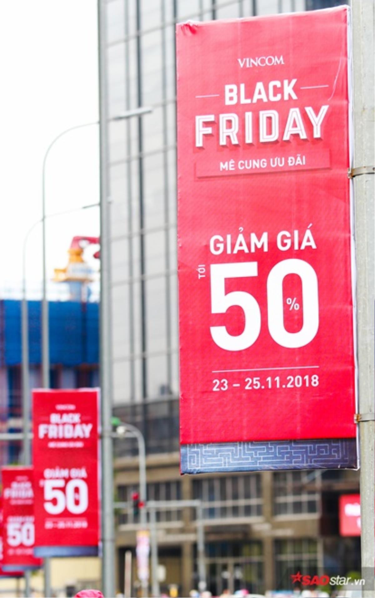 Sale sập sàn vào ngày Black Friday, chỗ đông khách chen chúc nơi vẫn 'vắng như chùa bà đanh' Ảnh 5