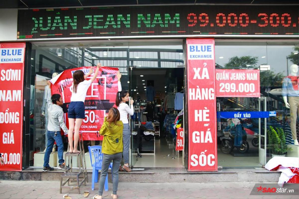 Sale sập sàn vào ngày Black Friday, chỗ đông khách chen chúc nơi vẫn 'vắng như chùa bà đanh' Ảnh 6