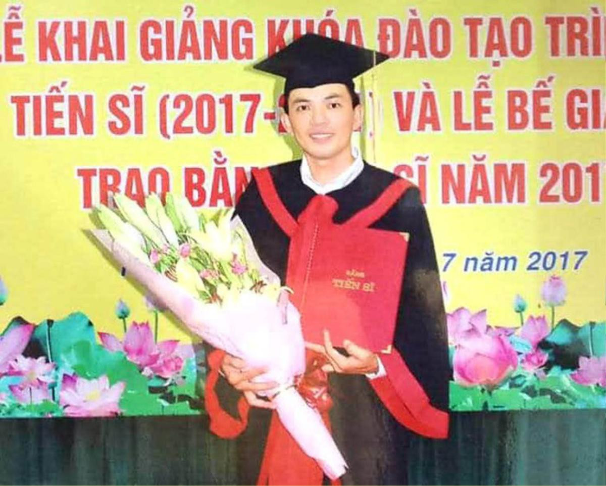 Nguyên giảng viên một trường Đại học đã có vợ con nhưng vẫn 'lừa tình' nhiều phụ nữ khác, tiếp tục kết hôn và sinh con Ảnh 1