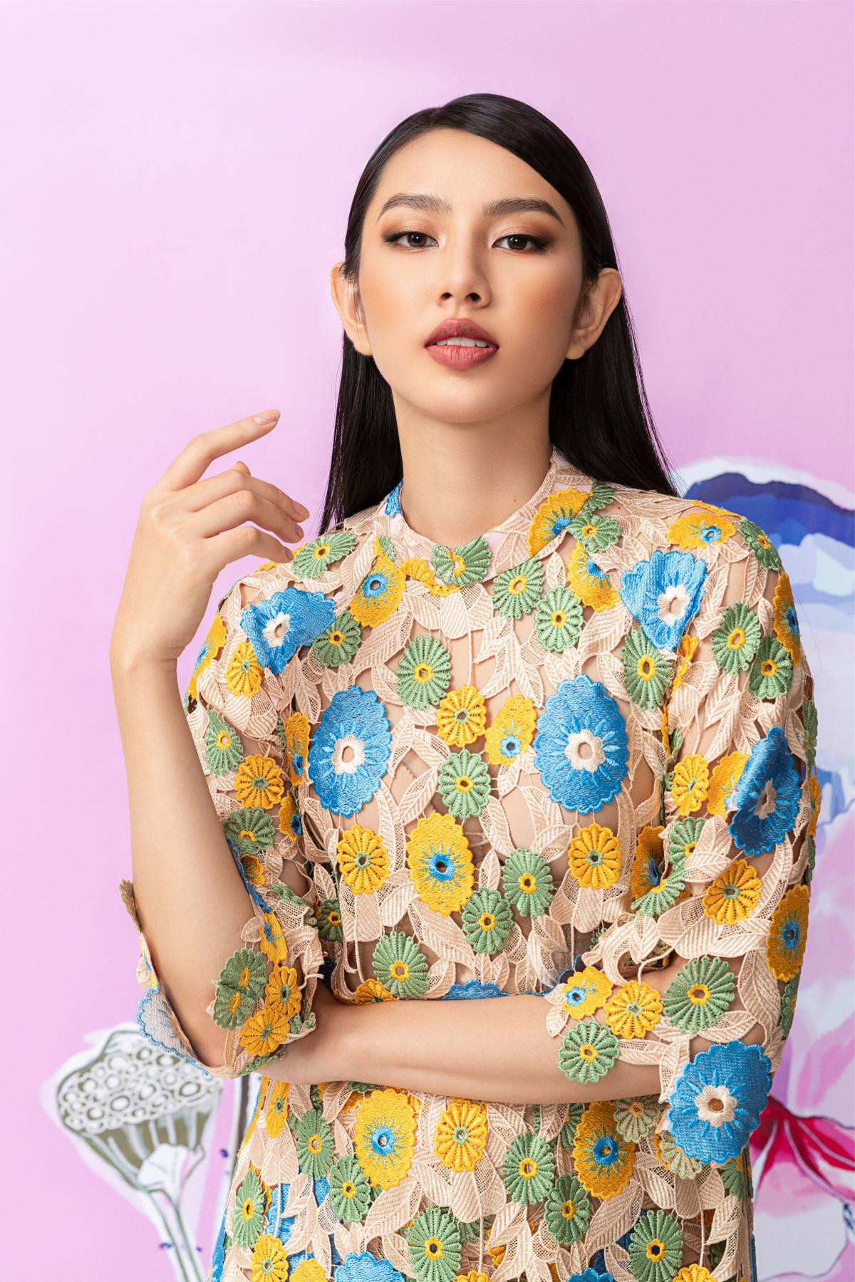 Vừa trở về từ Miss International 2018, Thùy Tiên gây thích thú khi mặc áo dài đi boots Ảnh 10