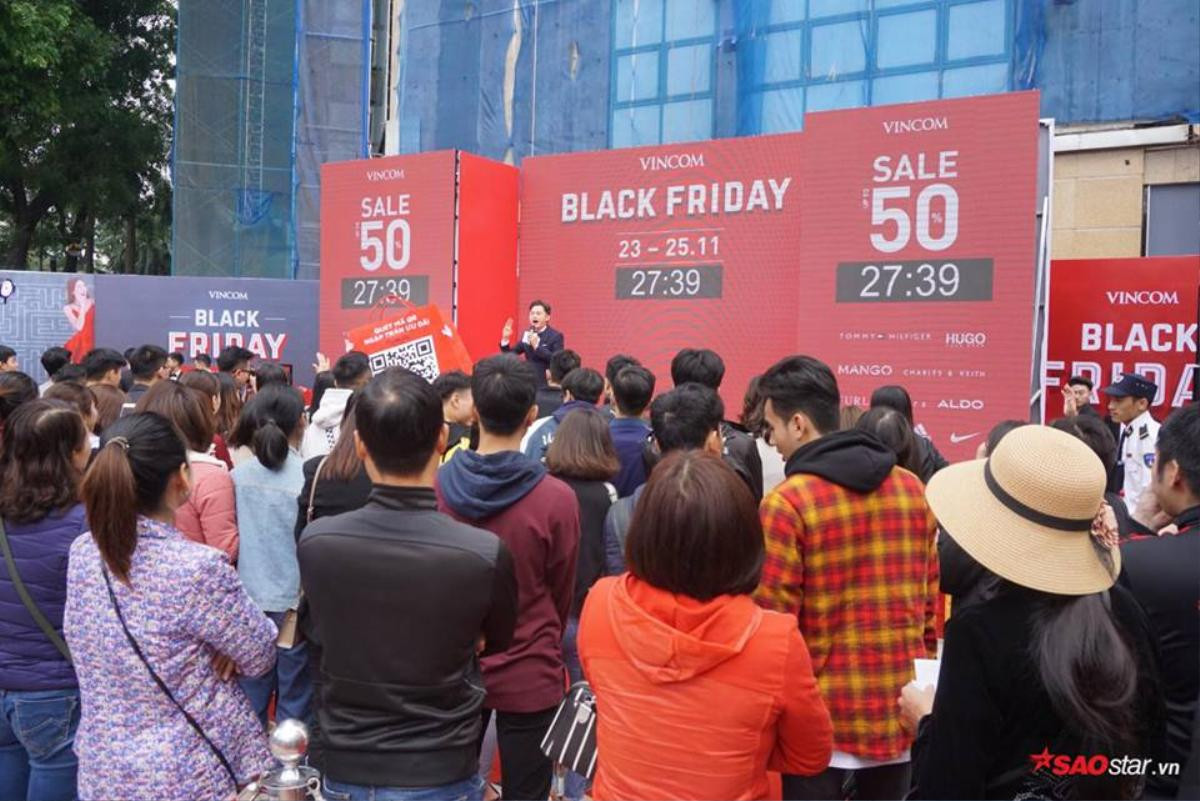 Vừa mở chưa đầy 10 phút, cửa hàng phải đóng cửa ngày  Black Friday vì quá tải Ảnh 3