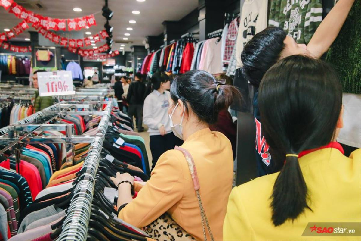 Chen chân kín đặc ngày Black Friday, nhiều nơi 'thất thủ' Ảnh 7