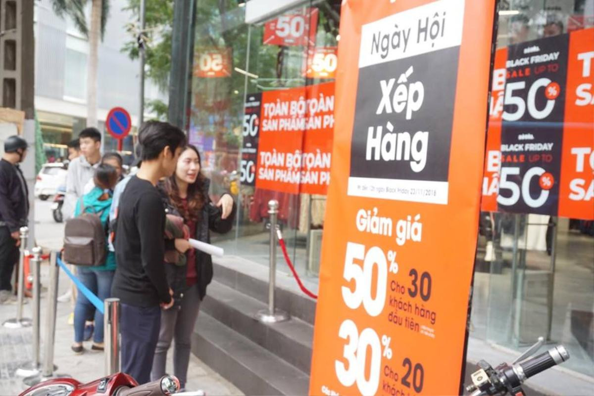 Chen chân kín đặc ngày Black Friday, nhiều nơi 'thất thủ' Ảnh 18