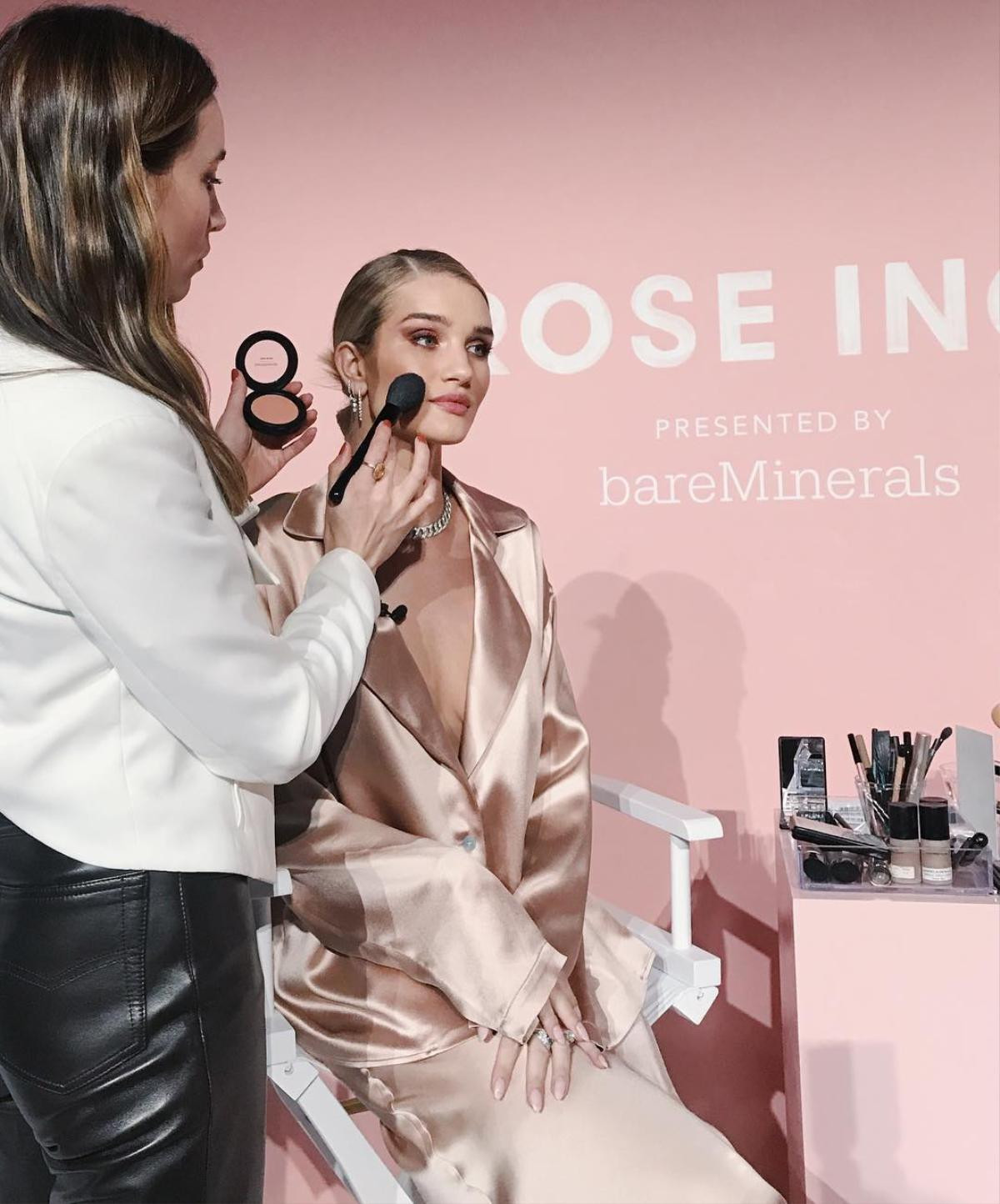 Rosie Huntington: Hàng hiếm của làng mốt, chân dài tóc vàng hoe nhưng não không hề ngắn Ảnh 17