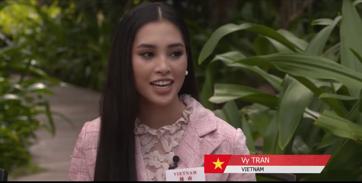 Không cần lo lắng nữa, Tiểu Vy bắn tiếng Anh như gió tại Miss World 2018 Ảnh 1