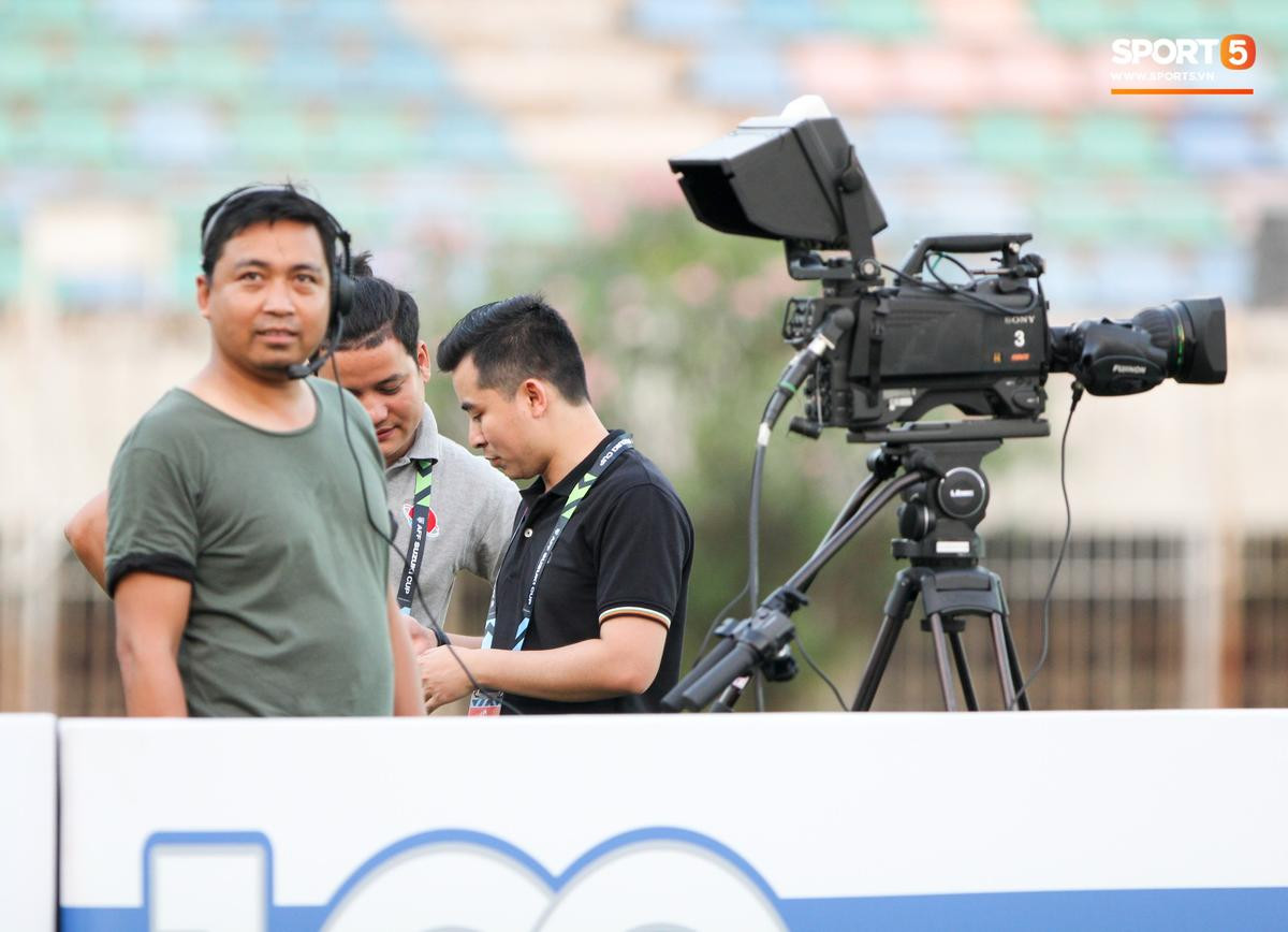 Nhìn những hình ảnh này là đủ hiểu vì sao chất lượng truyền hình tại AFF Cup 2018 lại 'một trời, một vực' đến vậy Ảnh 3