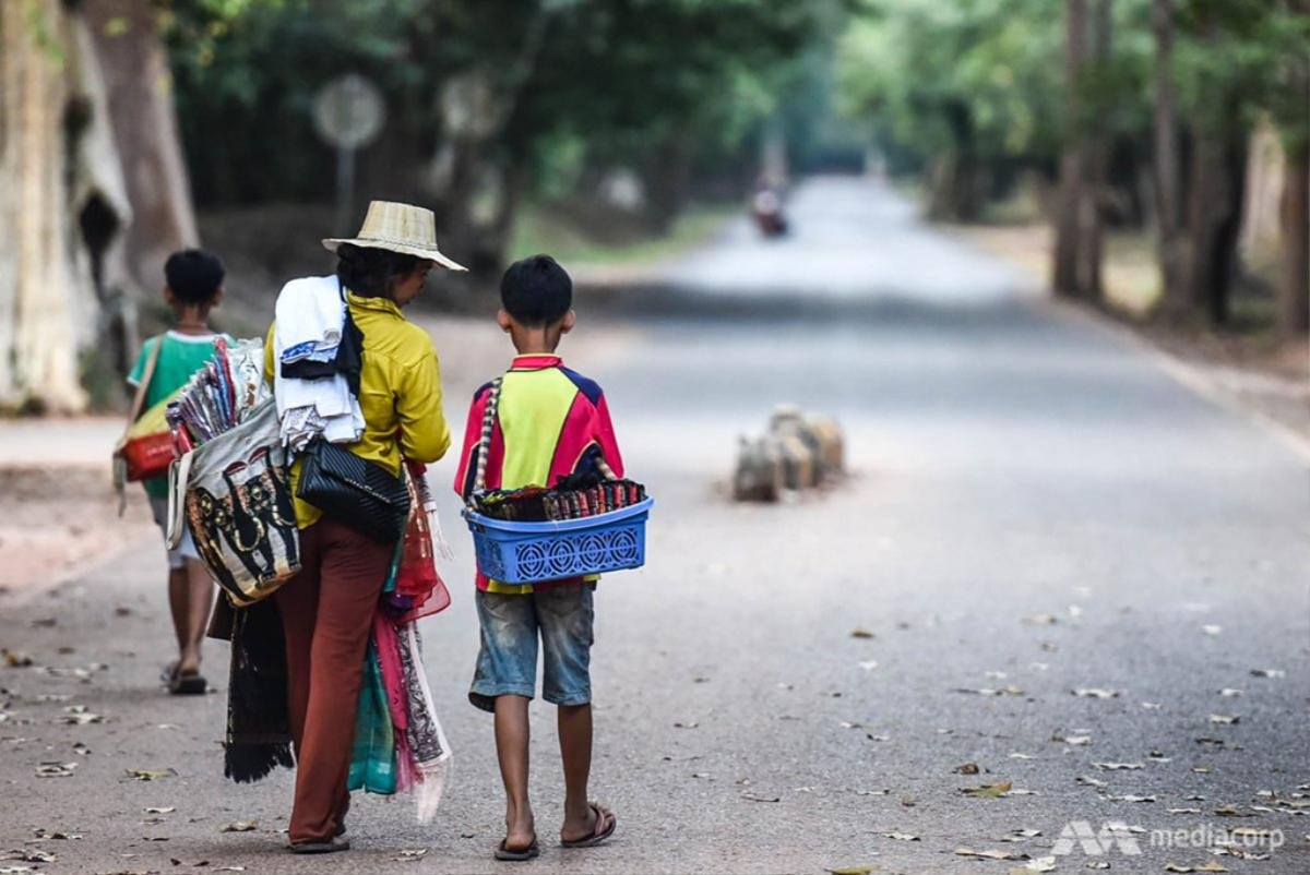 Đi bán hàng rong nhưng nói giỏi 16 thứ tiếng - Cậu bé 14 tuổi bất ngờ đổi đời chỉ sau 1 đêm Ảnh 3