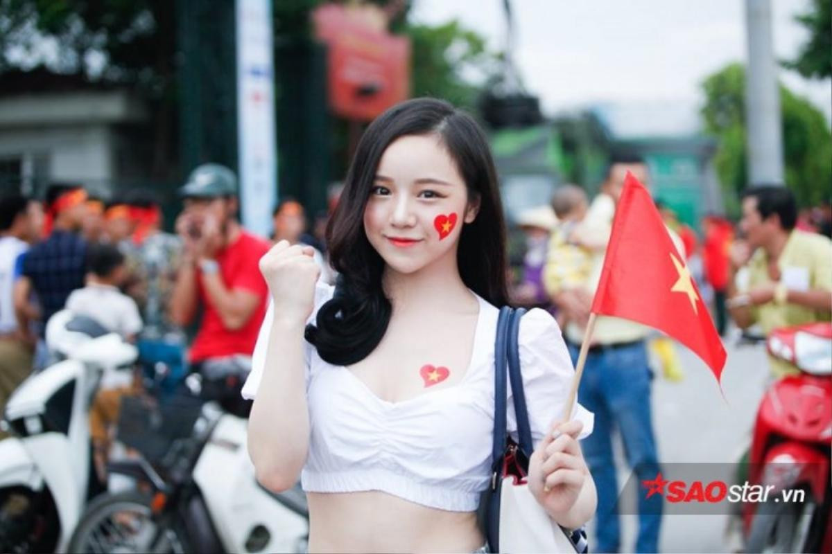 Phương Chi - hot girl ngủ gật: Việt Nam không thắng Campuchia, đừng mơ vô địch! Ảnh 2