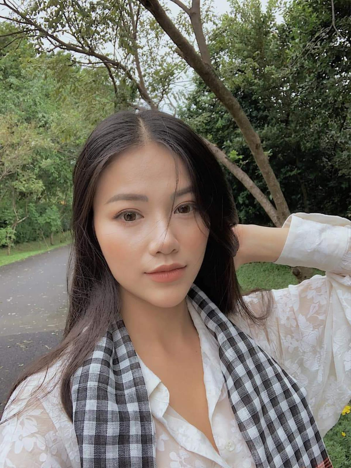 Mưa bão thì mặc mưa bão, Miss Earth 2018 Phương Khánh vẫn 'thả thính' fan Ảnh 1