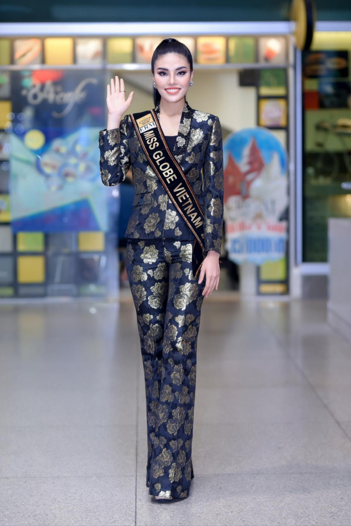 Tuyết Trần rạng rỡ mặc mưa gió, 'đội bão' sang Trung Quốc dự thi Miss Globe 2018 Ảnh 7