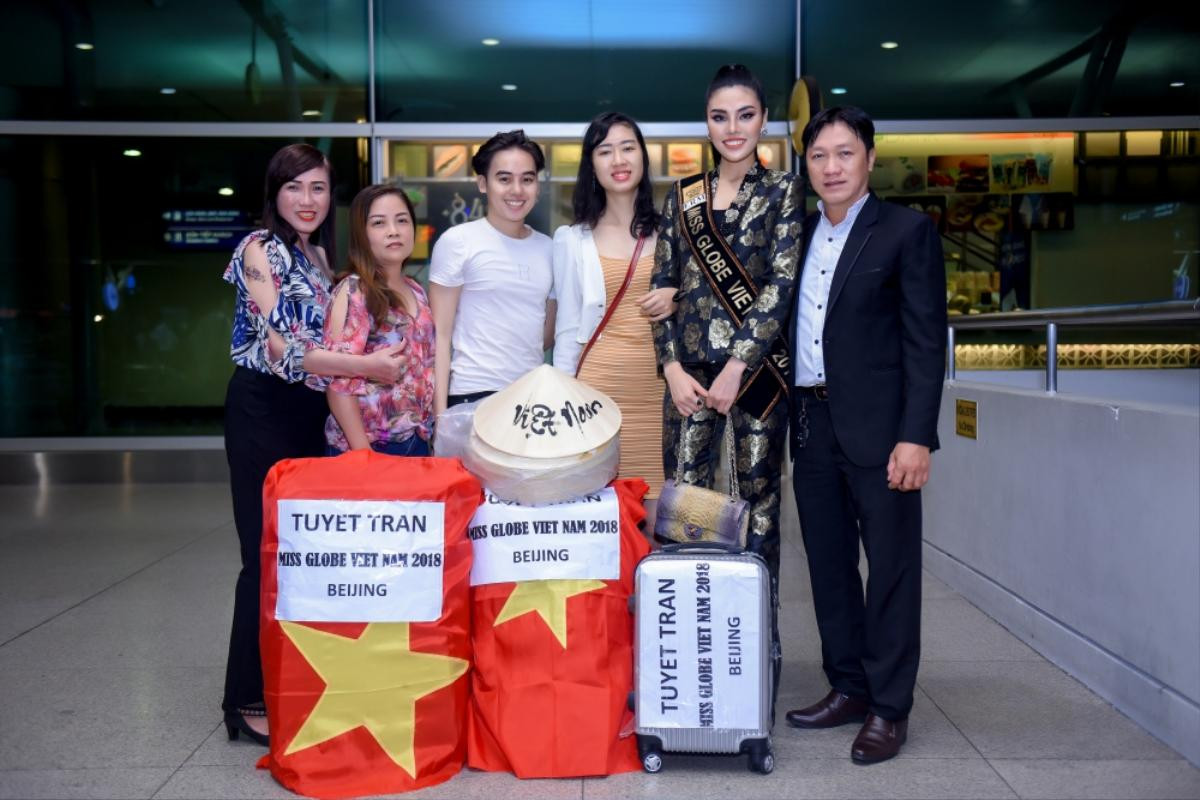 Tuyết Trần rạng rỡ mặc mưa gió, 'đội bão' sang Trung Quốc dự thi Miss Globe 2018 Ảnh 4