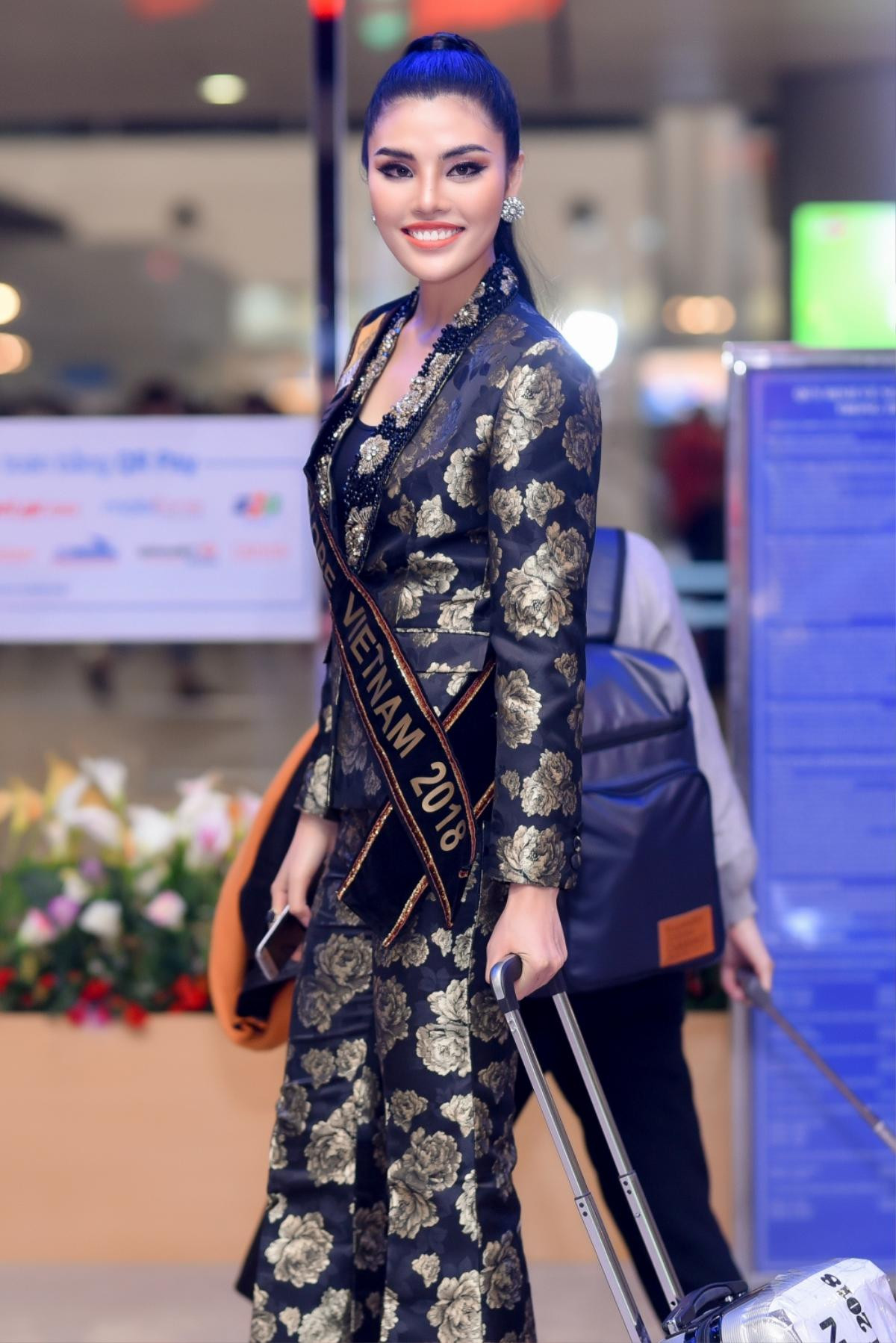 Tuyết Trần rạng rỡ mặc mưa gió, 'đội bão' sang Trung Quốc dự thi Miss Globe 2018 Ảnh 3