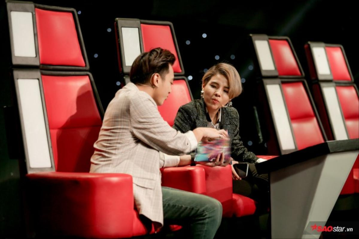 Clip: Chẳng những không can ngăn, Hồ Hoài Anh 'tiếp tay' Vũ Cát Tường 'qua mặt' BTC The Voice Kids 2018 Ảnh 3