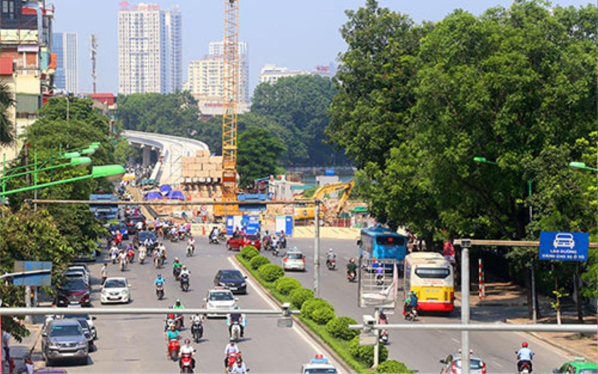 Hà Nội chặt cây, rà bom mìn làm ga ngầm Metro Ảnh 1