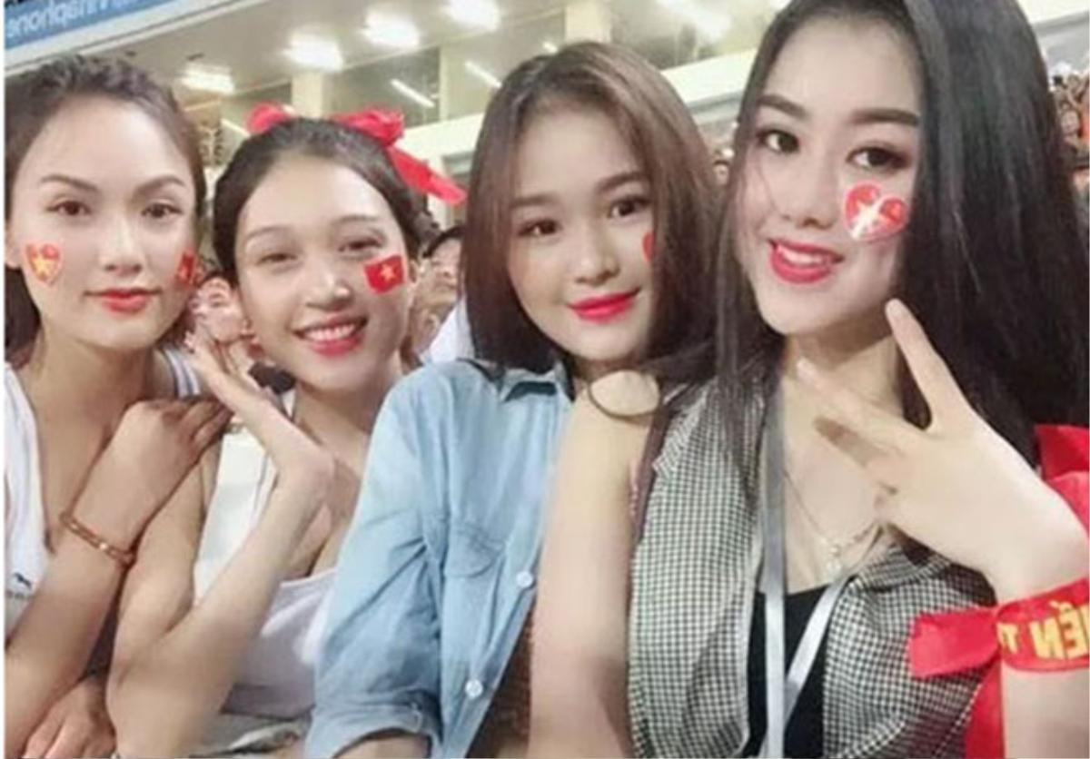 Truyền thông châu Á: Hot girl Việt Nam đẹp nhất AFF Cup 2018 Ảnh 1