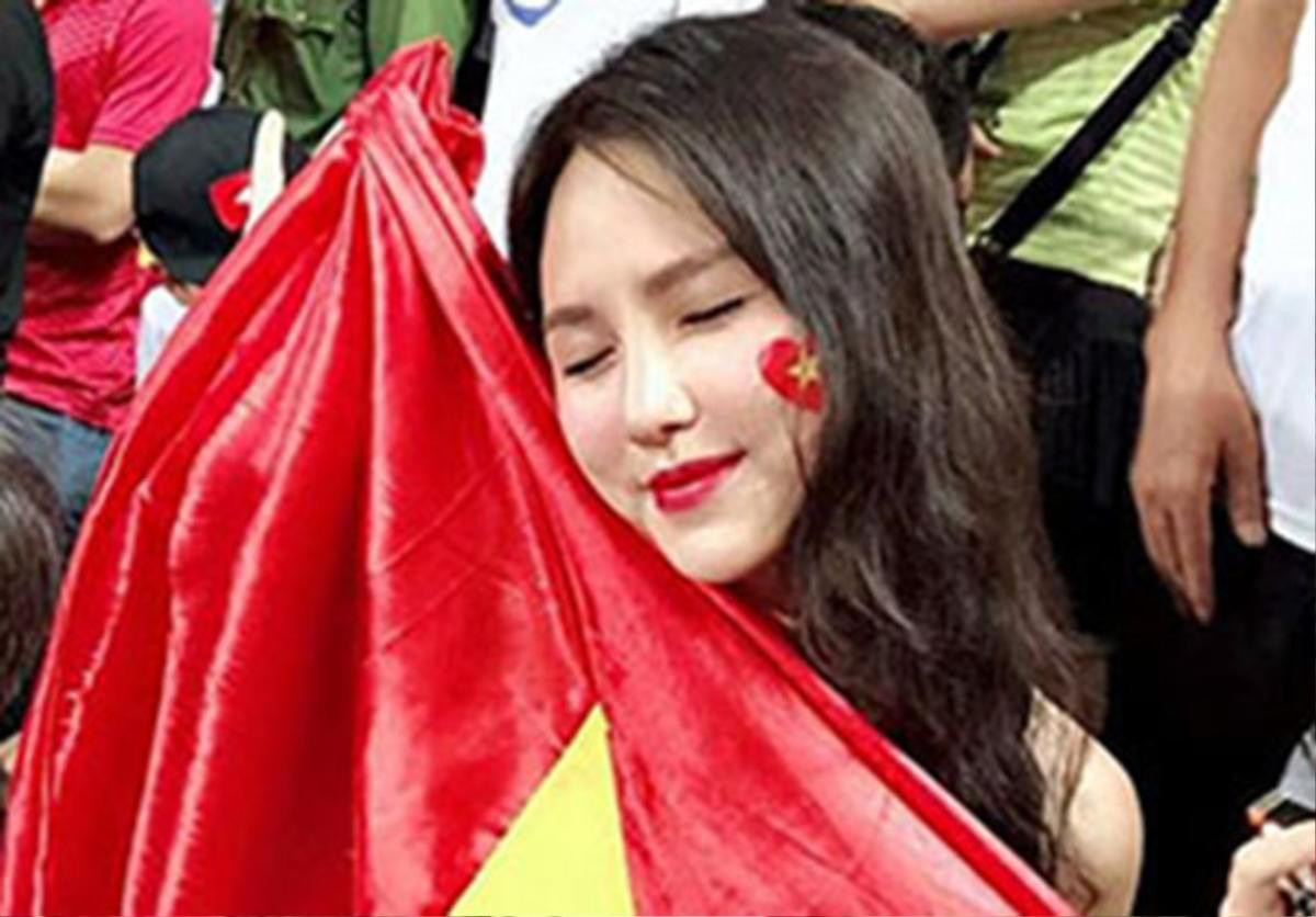 Truyền thông châu Á: Hot girl Việt Nam đẹp nhất AFF Cup 2018 Ảnh 3