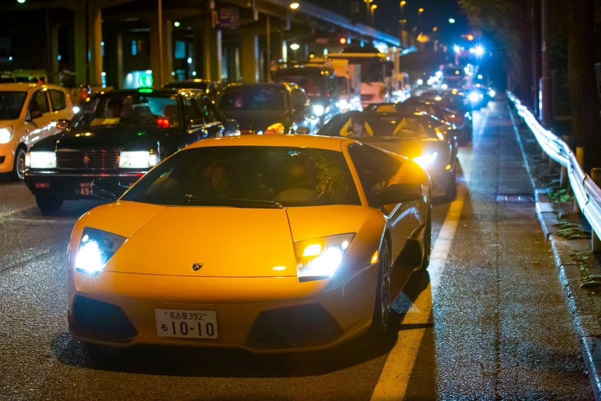 Giới nhà giàu Nhật Bản dùng hàng trăm siêu xe Lamborghini thắp sáng cả thành phố Yokohama Ảnh 1