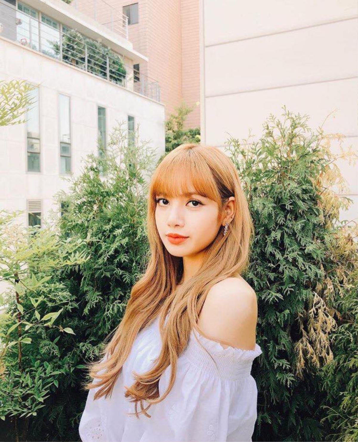 Lisa (Black Pink) bất ngờ 'xuống tóc' xinh đẹp trong lúc dư luận đang 'chĩa mũi nhọn' vào thành viên Jennie Ảnh 2