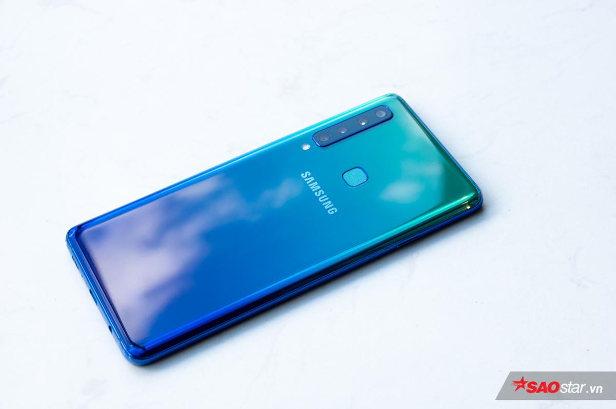 Mở hộp Samsung Galaxy A9 (2018): Màu sắc đẹp khó cưỡng, cụm 4 camera độc đáo! Ảnh 2