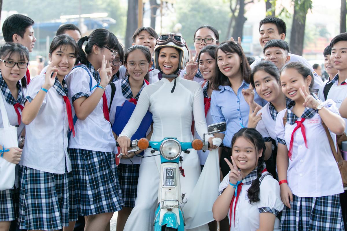 Chuyến hành trình Đắk Lắk - Sài Gòn đầy cảm xúc hay H'Hen Niê và câu chuyện trưởng thành 'rung động' người nghe Ảnh 25