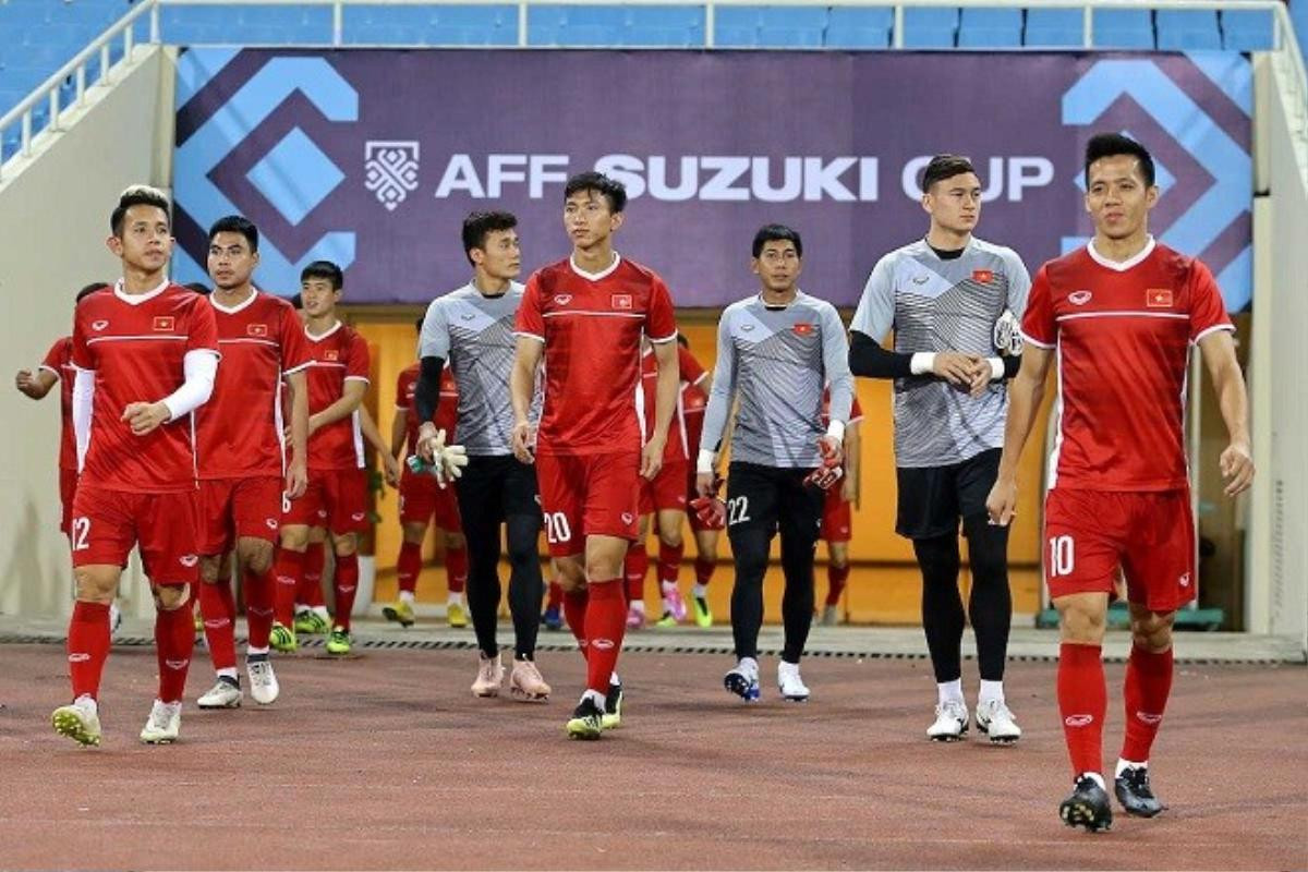 Vì sao đội tuyển Việt Nam buộc phải dùng chuyên cơ bay thẳng đến Philippines đá bán kết AFF Cup 2018? Ảnh 1